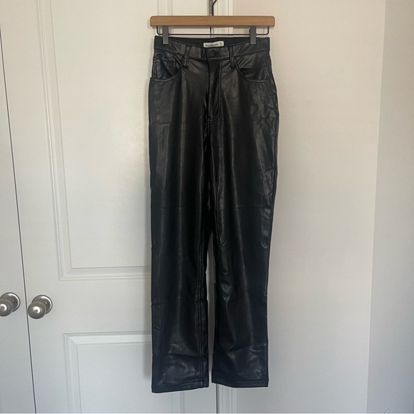 A&F Curve Love 90s Straight Faux Leather Pants Black Size 26 - Picture 3 of 8